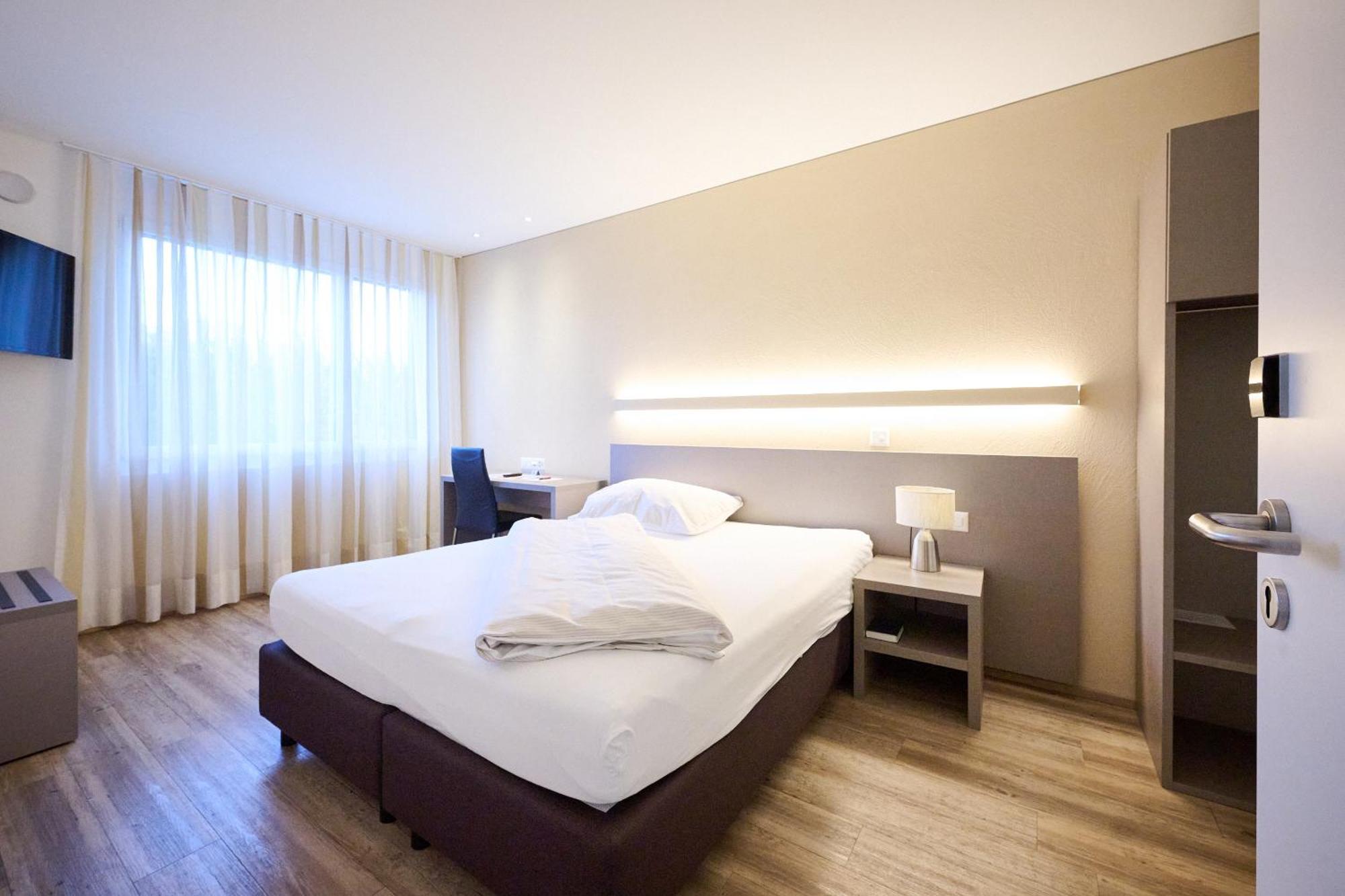 Hotel Am Kreisel Self-Check-In By Smart Hotels Lachen Dış mekan fotoğraf