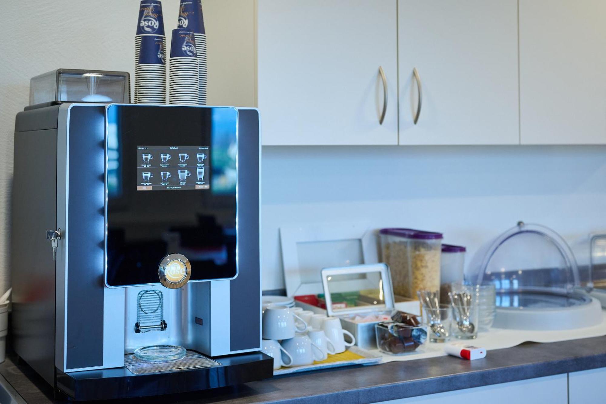 Hotel Am Kreisel Self-Check-In By Smart Hotels Lachen Dış mekan fotoğraf
