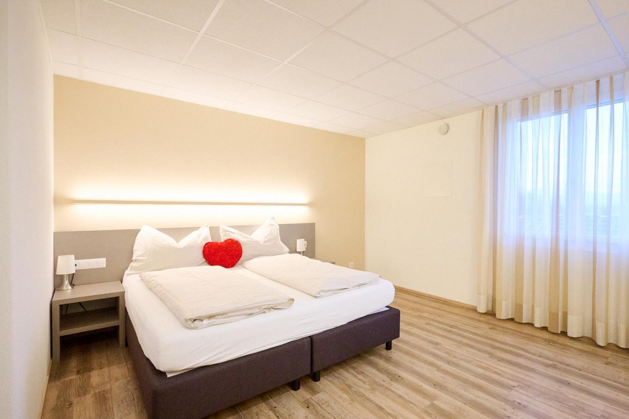 Hotel Am Kreisel Self-Check-In By Smart Hotels Lachen Dış mekan fotoğraf